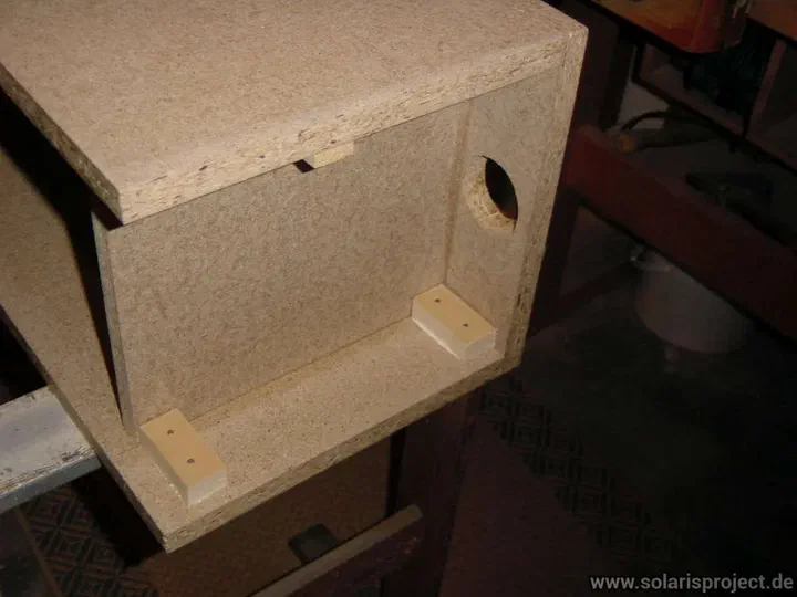 Speaker cabinet filled with sand for damping