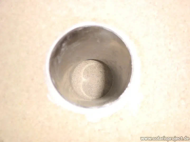 Speaker cabinet with sand-filled chambers