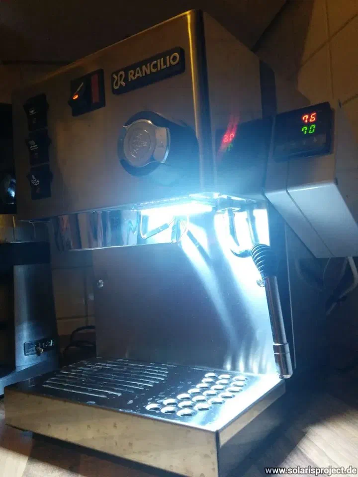 Side view showing set and actual temperature on the PID display